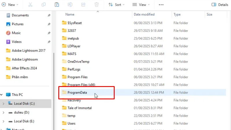 Vào thư mục ProgramData